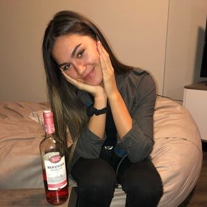 Meet your Posher, Alyssa